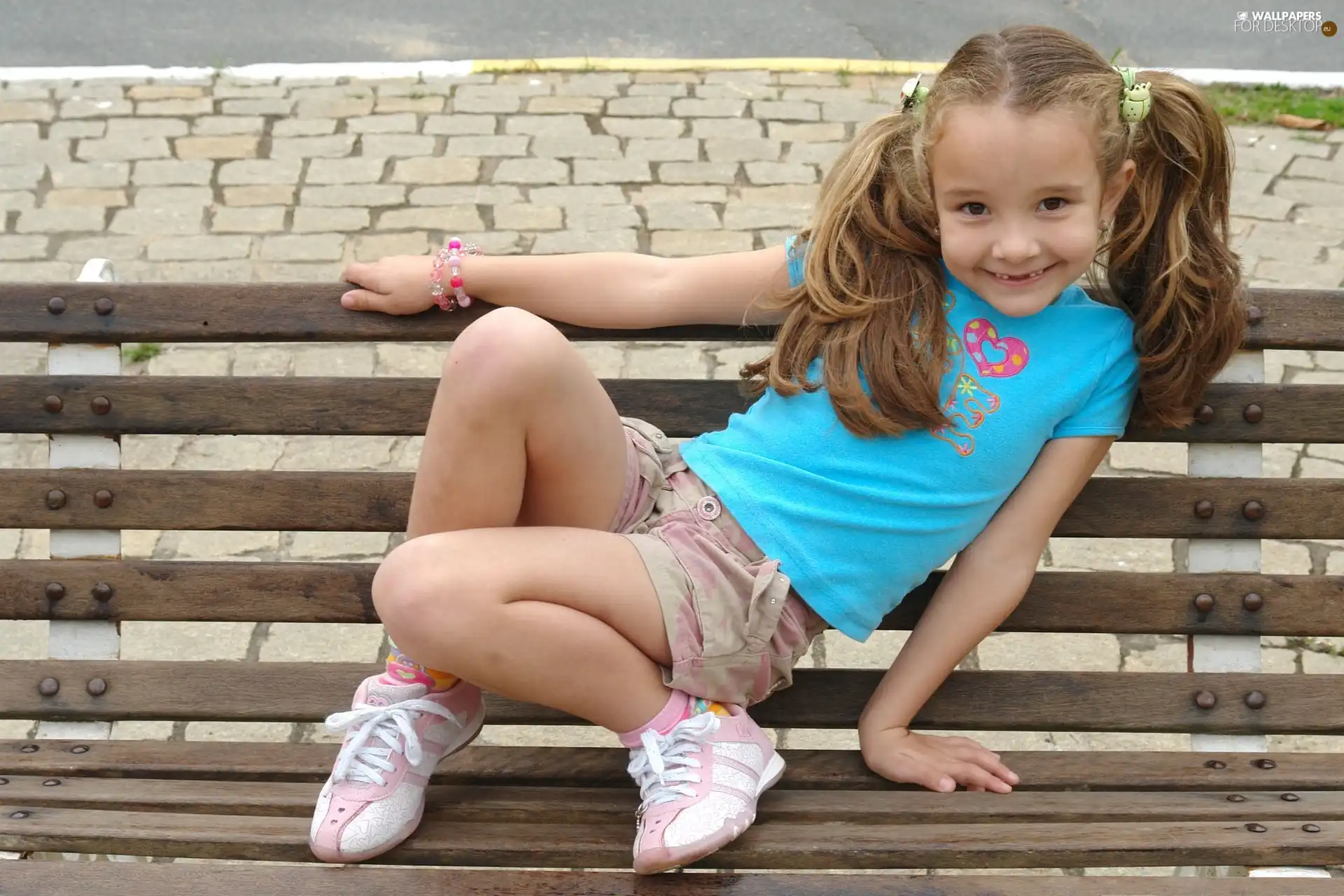 Bench, Andreia, ponytail