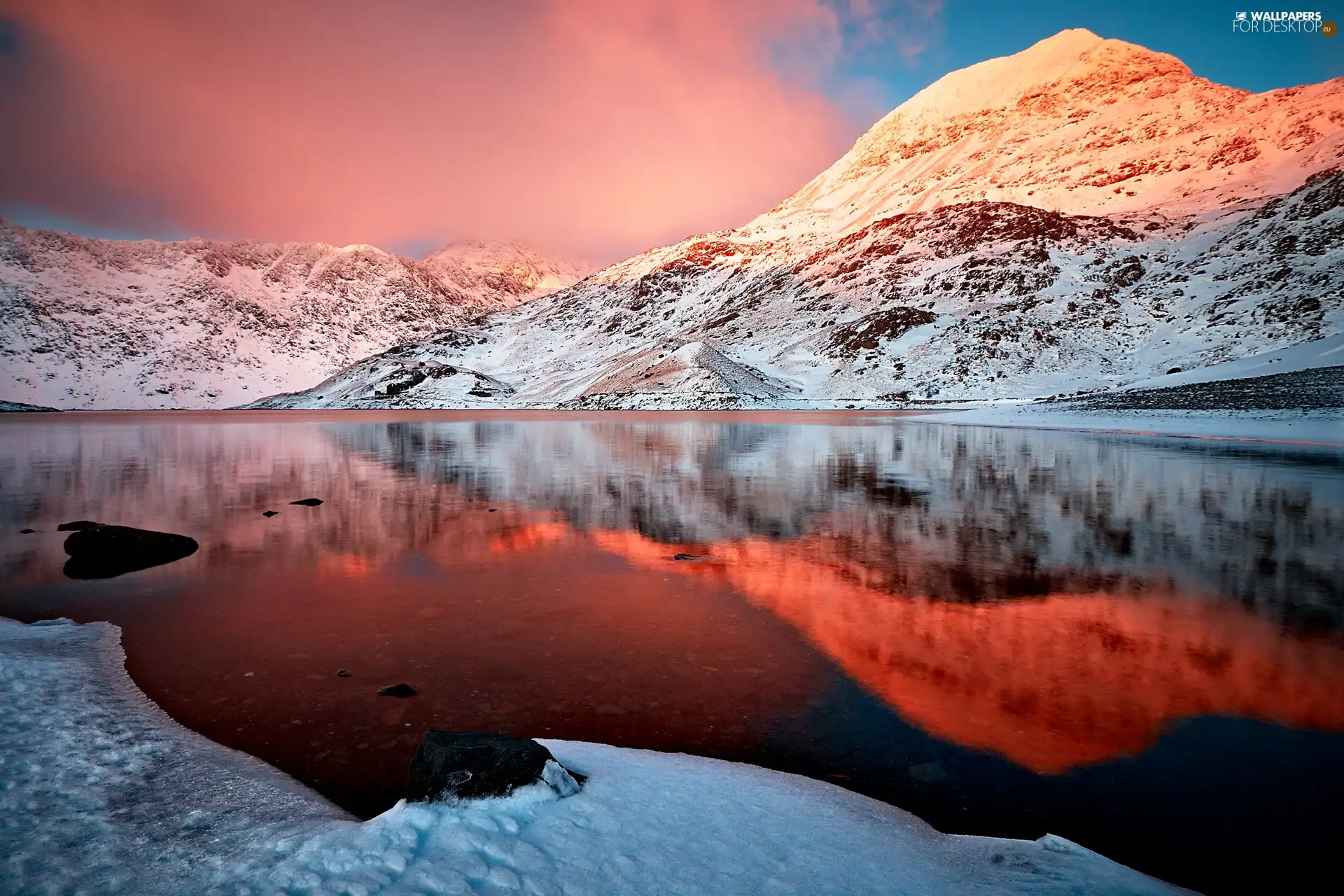 The Hills, lake