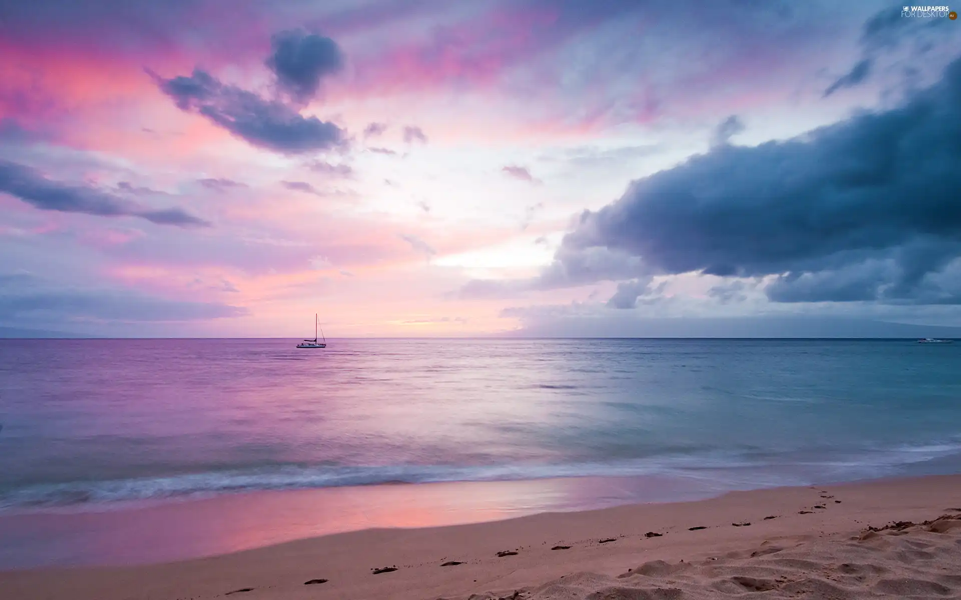 Beaches, clouds, traces, sea