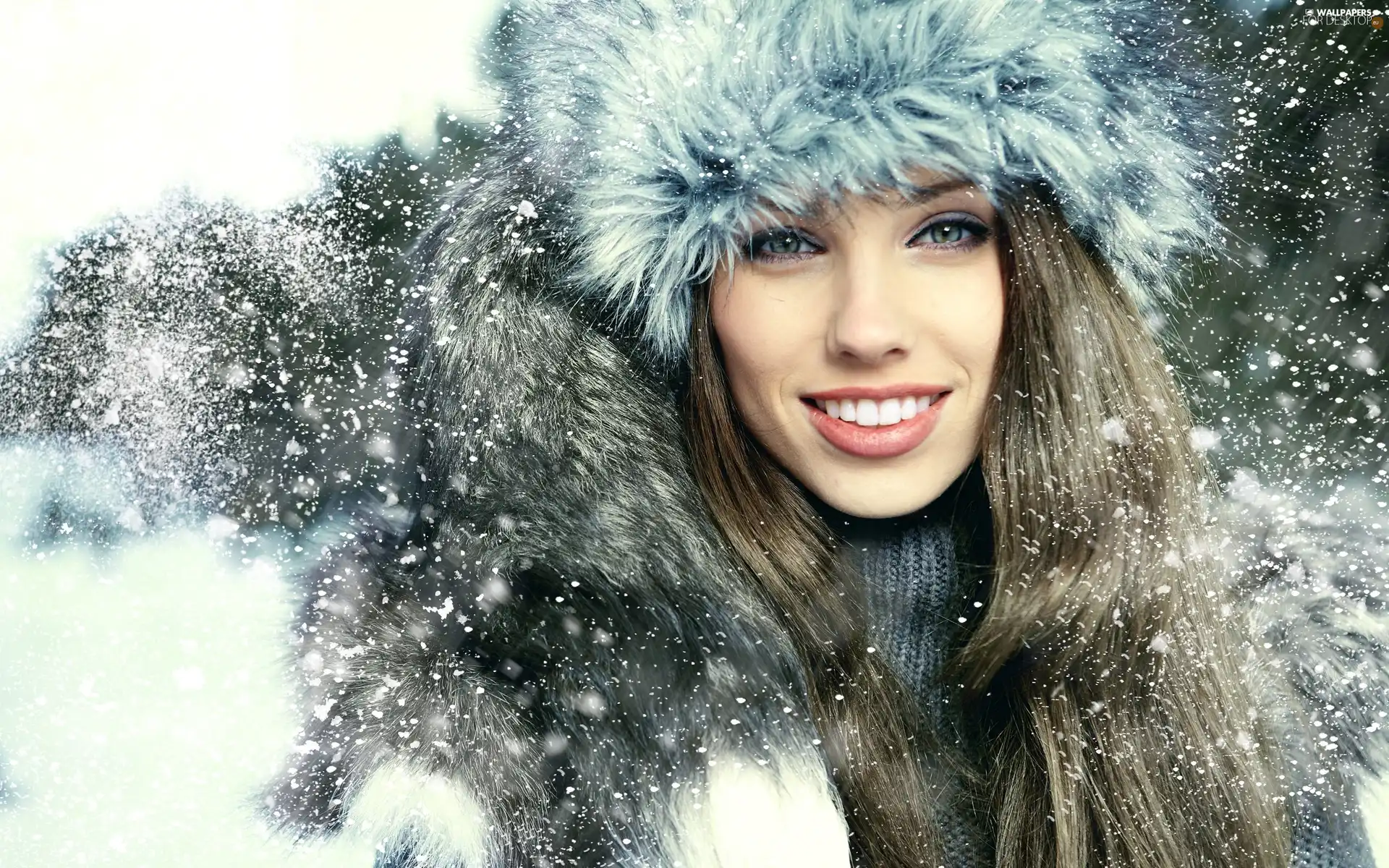 Women, snow, winter, Hat - For desktop wallpapers: 2560x1600